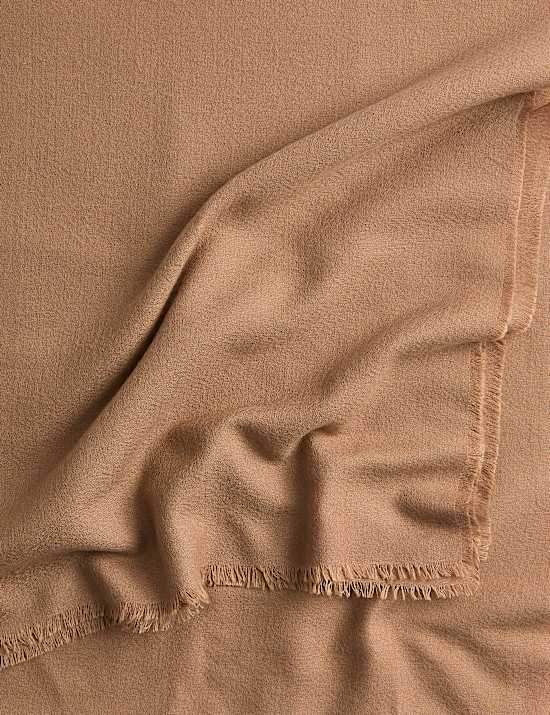 Bufanda ligera con diseño liso