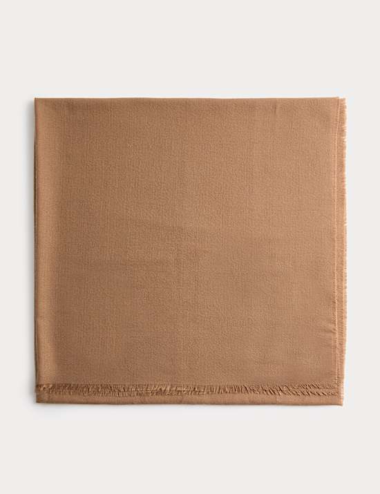 Bufanda ligera con diseño liso