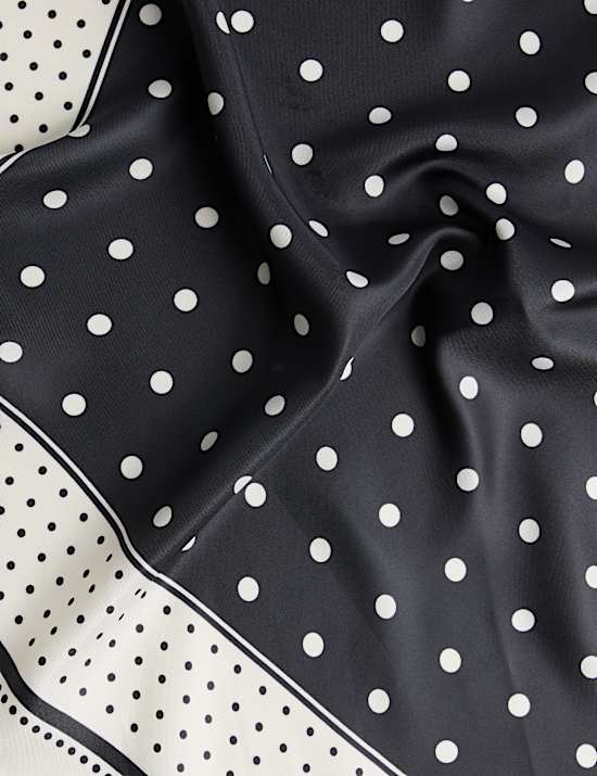 Foulard en soie imprim&eacute;e