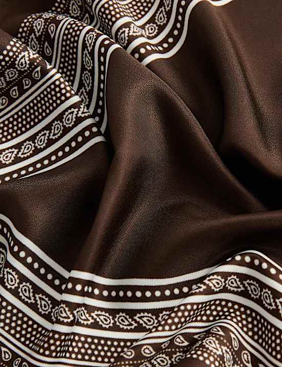 Bandana triangulaire en satin imprim&eacute;