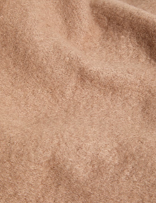 Poncho peigné à motif surfilé