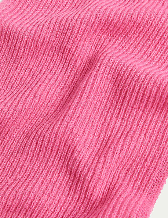 Strickschal mit Rippenmuster