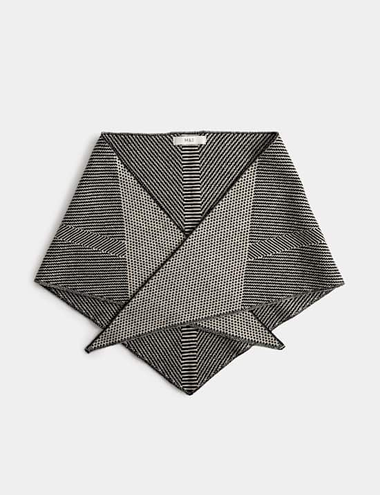 Bufanda triangular de rayas
