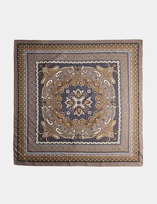 Foulard en satin imprim&eacute;