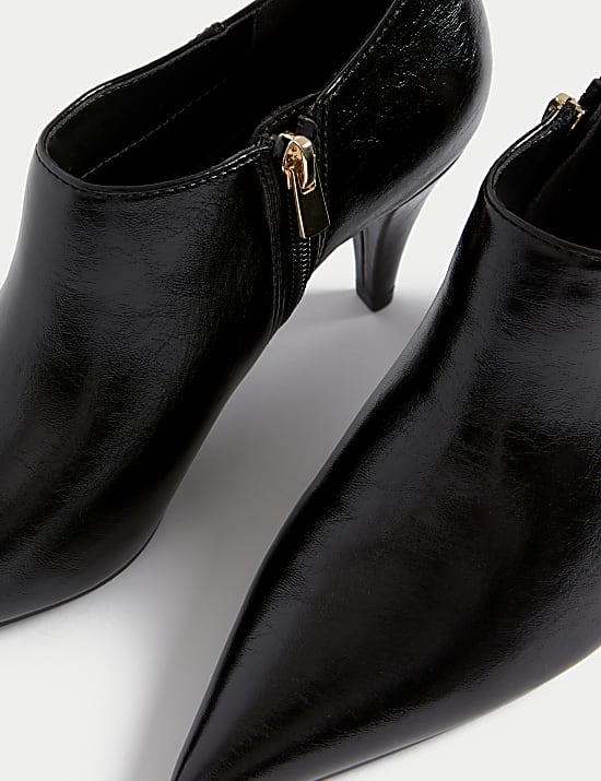 Zapatos abotinados con puntera de pico y tac&oacute;n de aguja