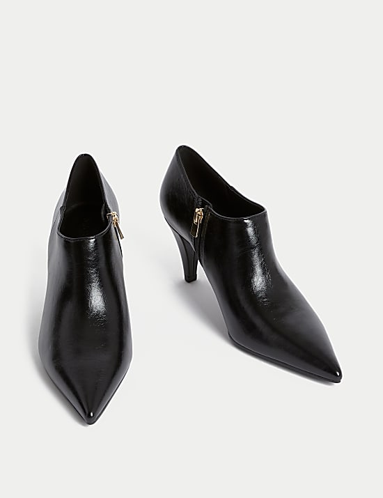 Zapatos abotinados con puntera de pico y tac&oacute;n de aguja