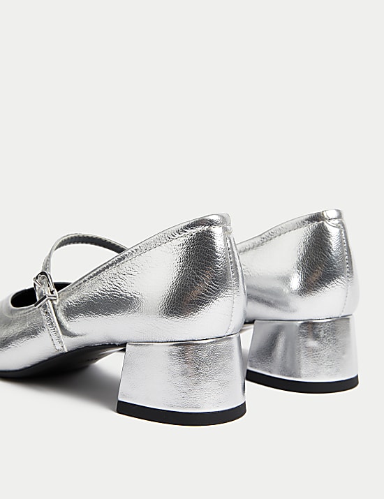 Chaussures en cuir &agrave; talons et bout carr&eacute;s avec bride