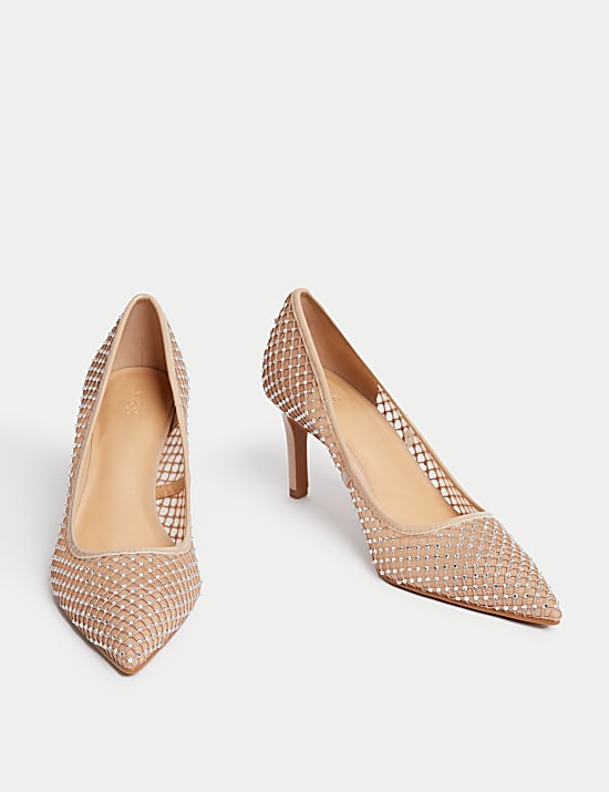 Zapatos de sal&oacute;n de tac&oacute;n de aguja con detalle en malla