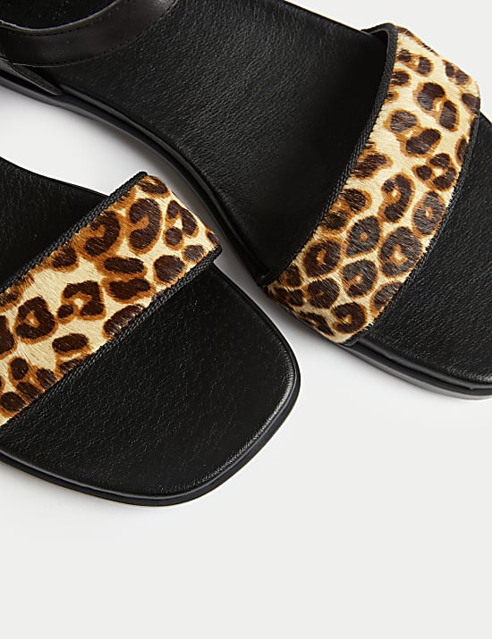 Leren, platte sandalen met enkelbandje en brede pasvorm