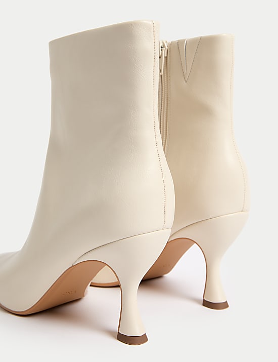 Bottines style chaussette &agrave; talons aiguille