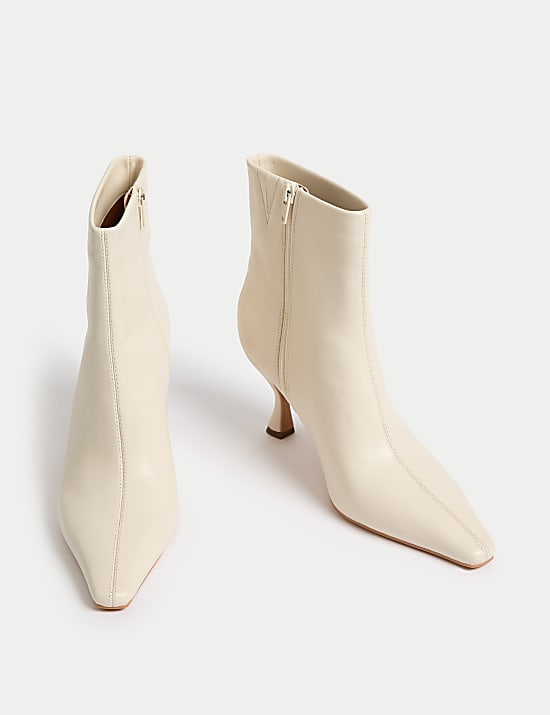 Bottines style chaussette &agrave; talons aiguille