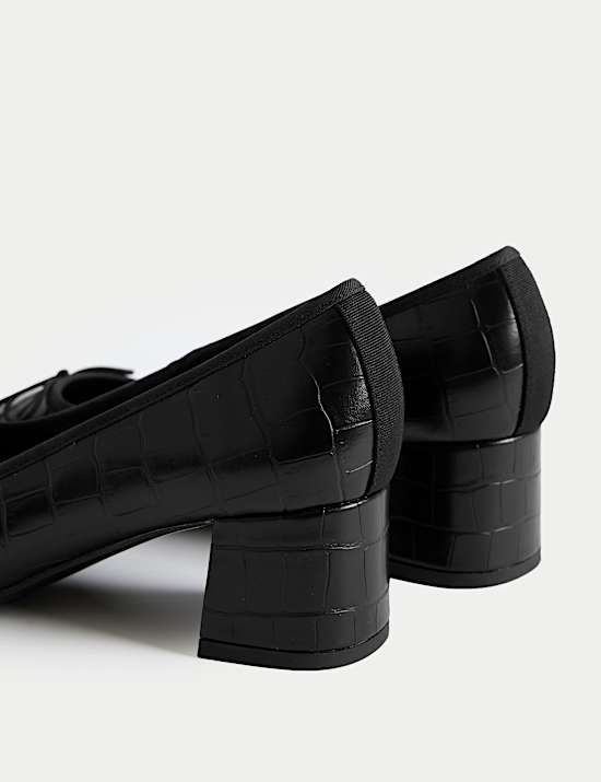 Pumps met blokhak en krokodillenreliëf