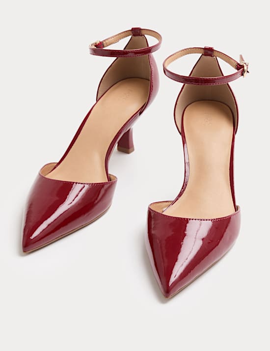 Pumps met enkelbandje, kittenhak en spitse neus