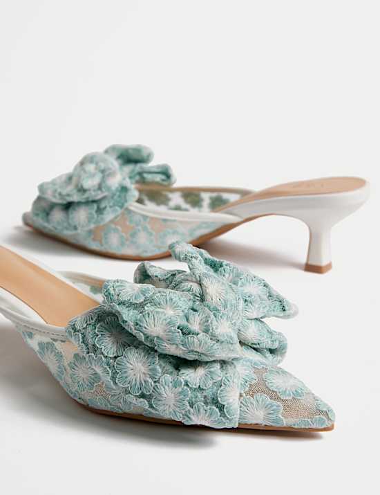 Φλοράλ mules με μικρό τακούνι και φιόγκο