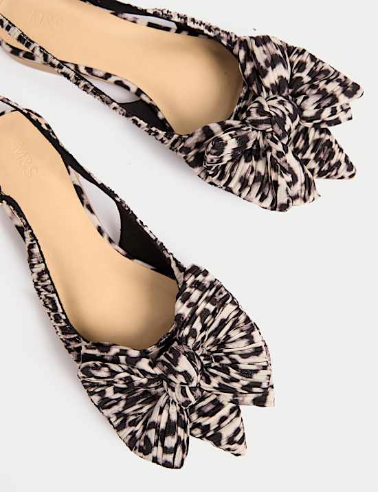 Φλατ εξώφτερνα παπούτσια με λεοπάρ print