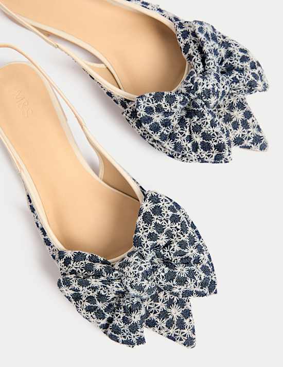 Εξώφτερνα φλοράλ πέδιλα πλατφόρμες