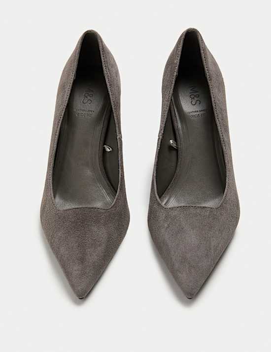 Escarpins en daim à talons aiguilles