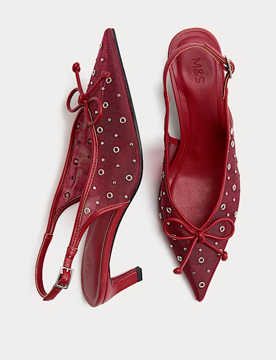 Chaussures à talons bobine cloutés et œillets, bout pointu et bride arrière