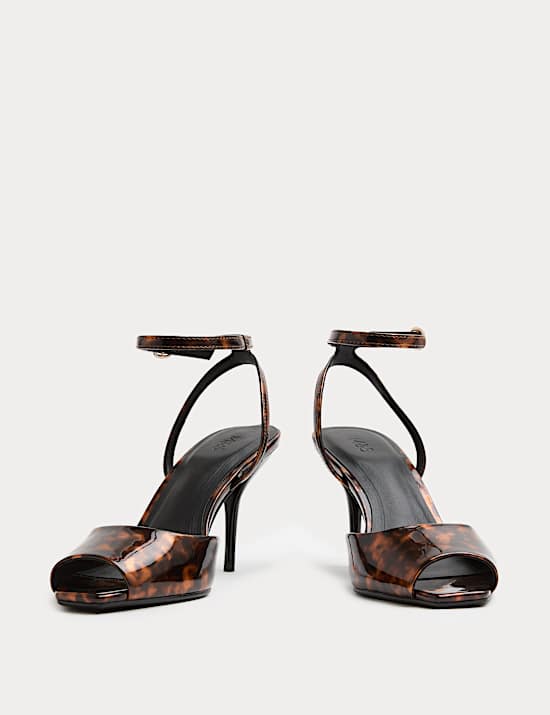 Sandales vernies effet écaille de tortue à talons et bout ouvert
