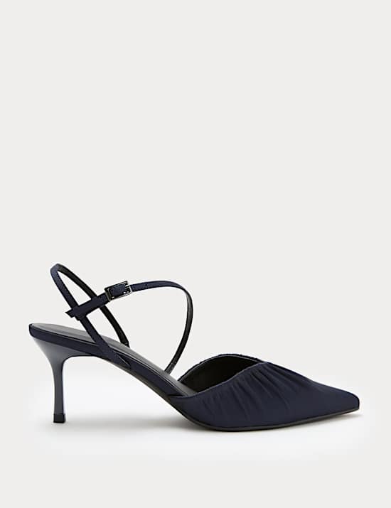 Gerüschte Fersenriemenschuhe aus Satin mit Pfennigabsätzen