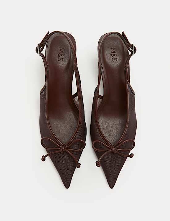 Schoenen met kittenhak, spitse neus en open hak