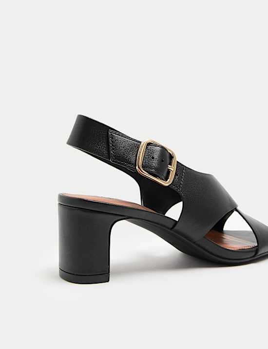 Sandales crois&eacute;es en cuir &agrave; talons carr&eacute;s