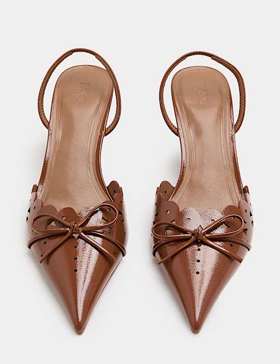 Chaussures vernies &agrave; bride arri&egrave;re, petits talons, bout pointu et n&oelig;ud