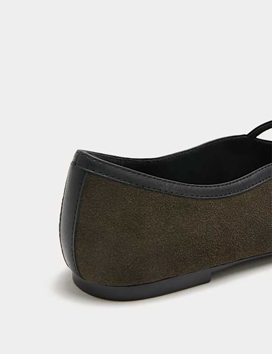 Ballerines Mary Jane en daim &agrave; semelle plate