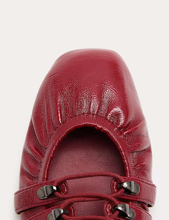 Ballerines plates &agrave; lacets