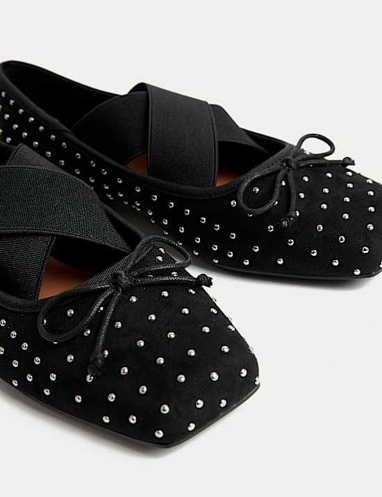 Ballerines plates en satin, ornées de clous