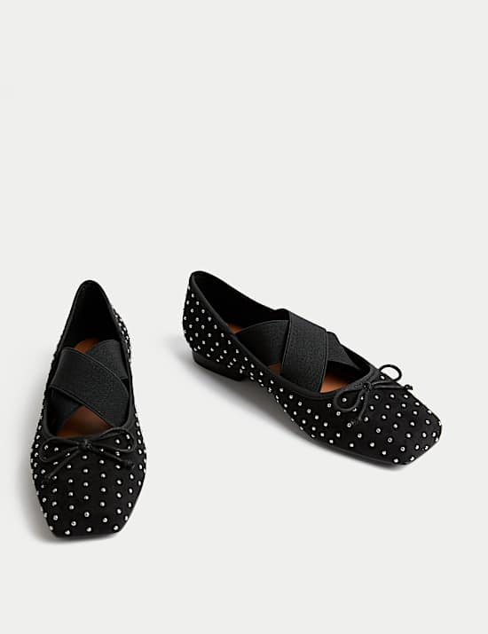 Ballerines plates en satin, ornées de clous