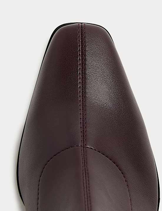 Sockenstiefel mit Blockabsatz und mit Keilspitze