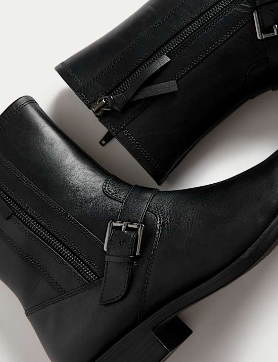 Leren enkellaarsjes met gesp