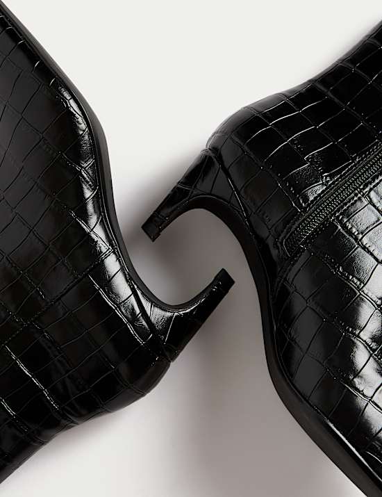 Enkellaarzen met kittenhak en afgeronde neus en kittenhak