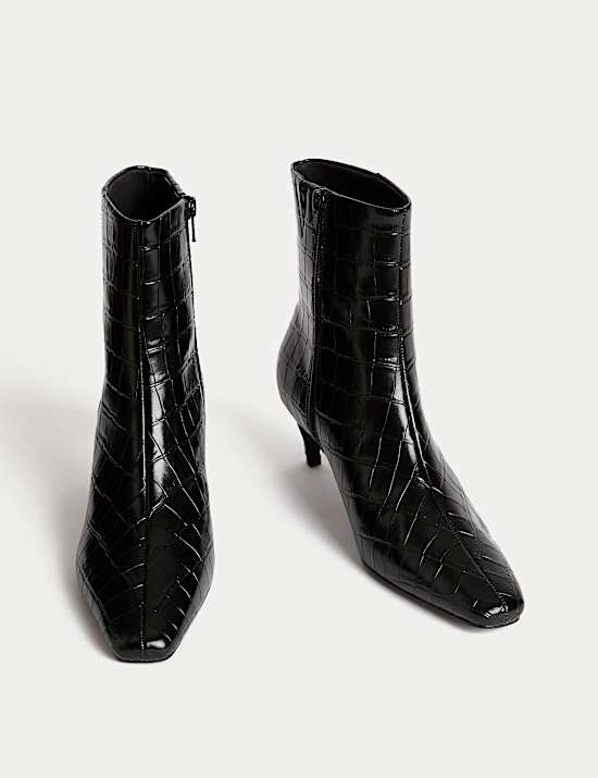 Enkellaarzen met kittenhak en afgeronde neus en kittenhak