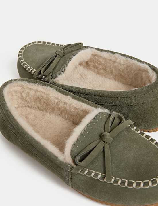 Σουέντ παντοφλέ μοκασίνια με λεπτομέρεια με ραφή