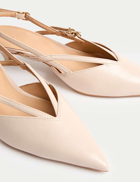 Pumps met bandjes en kittenhak