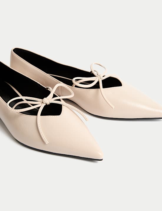 Bow Flat Pointed Pumps