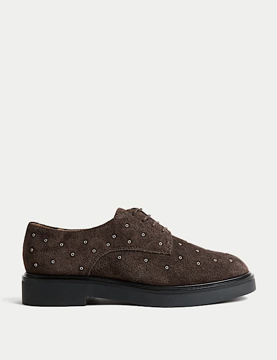 Suède schoenen met veters en siernagels