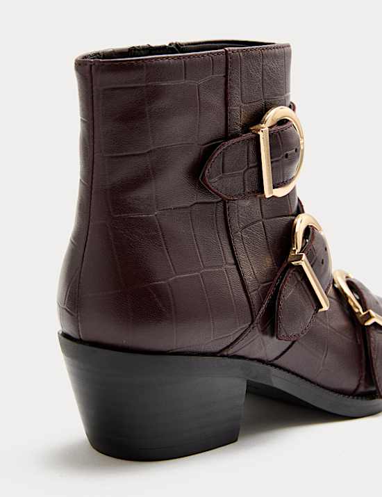Leren, enkelhoge laarsjes met blokhak, gesp en krokodillenpatroon