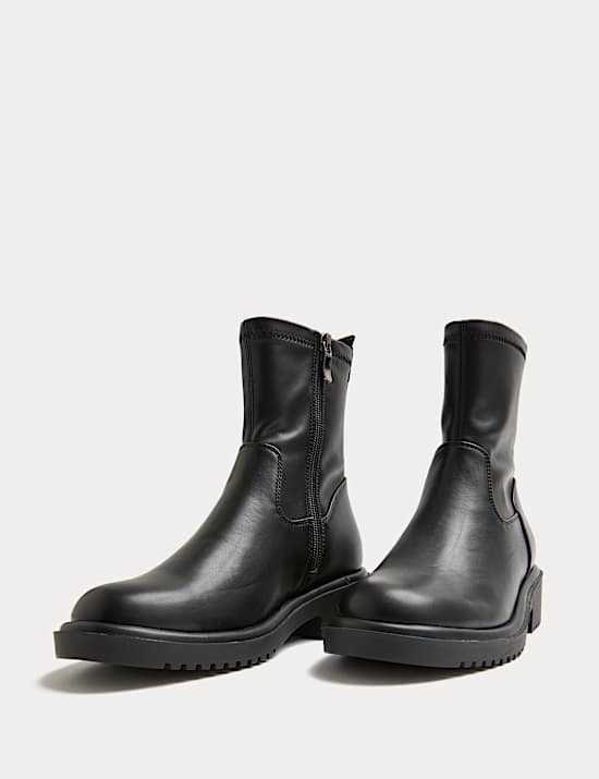 Nauwsluitende enkellaarsjes met blokhak