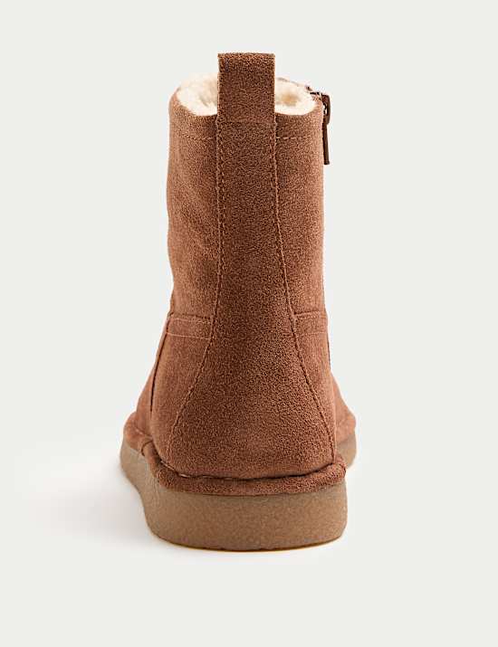 Bottines plates en daim avec doublure en fausse fourrure