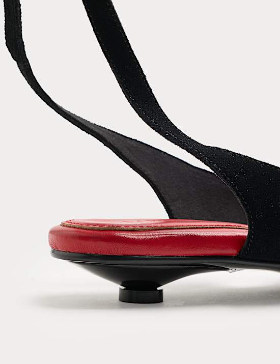 Sandales en daim &agrave; petits talons et bride &agrave; la cheville