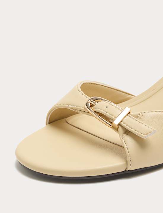 Sandales &agrave; talons carr&eacute;s et bride &agrave; la cheville avec boucle