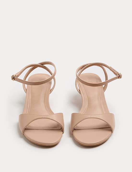 Sandales &agrave; petits talons, bout ouvert et bride &agrave; la cheville