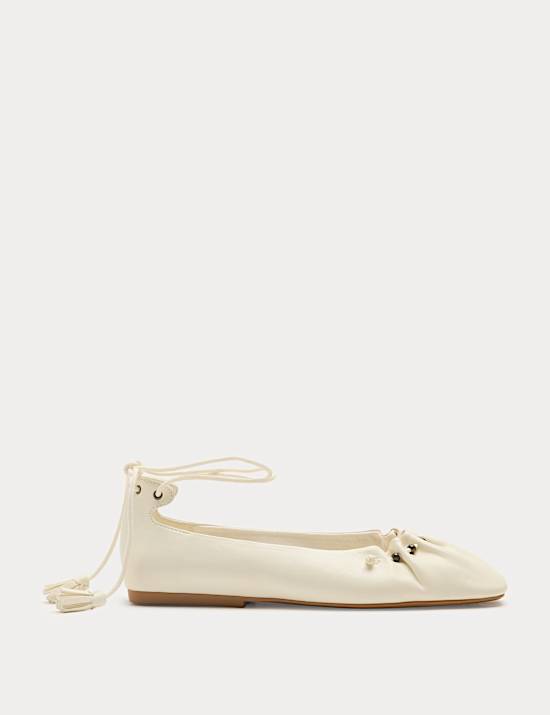 Platte ballerina's met enkelbandje en kralendetail