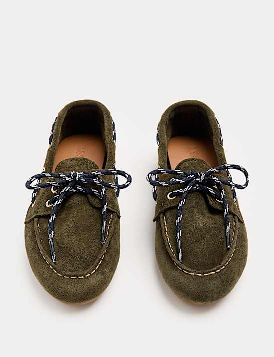 Chaussures bateau en daim &agrave; lacets contrast&eacute;s