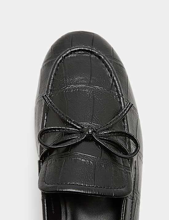 Mocasines planos con lazo de cocodrilo