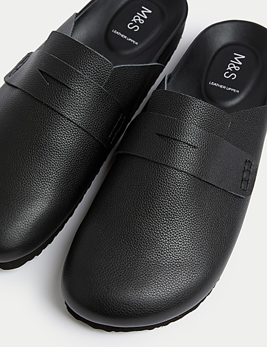 Sabots plats en cuir