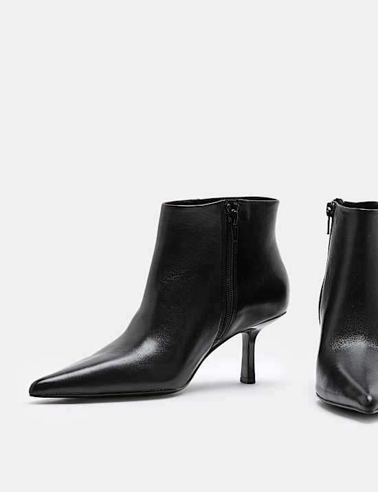 Lederstiefeletten mit Stiletto-Absatz und zulaufender Spitze